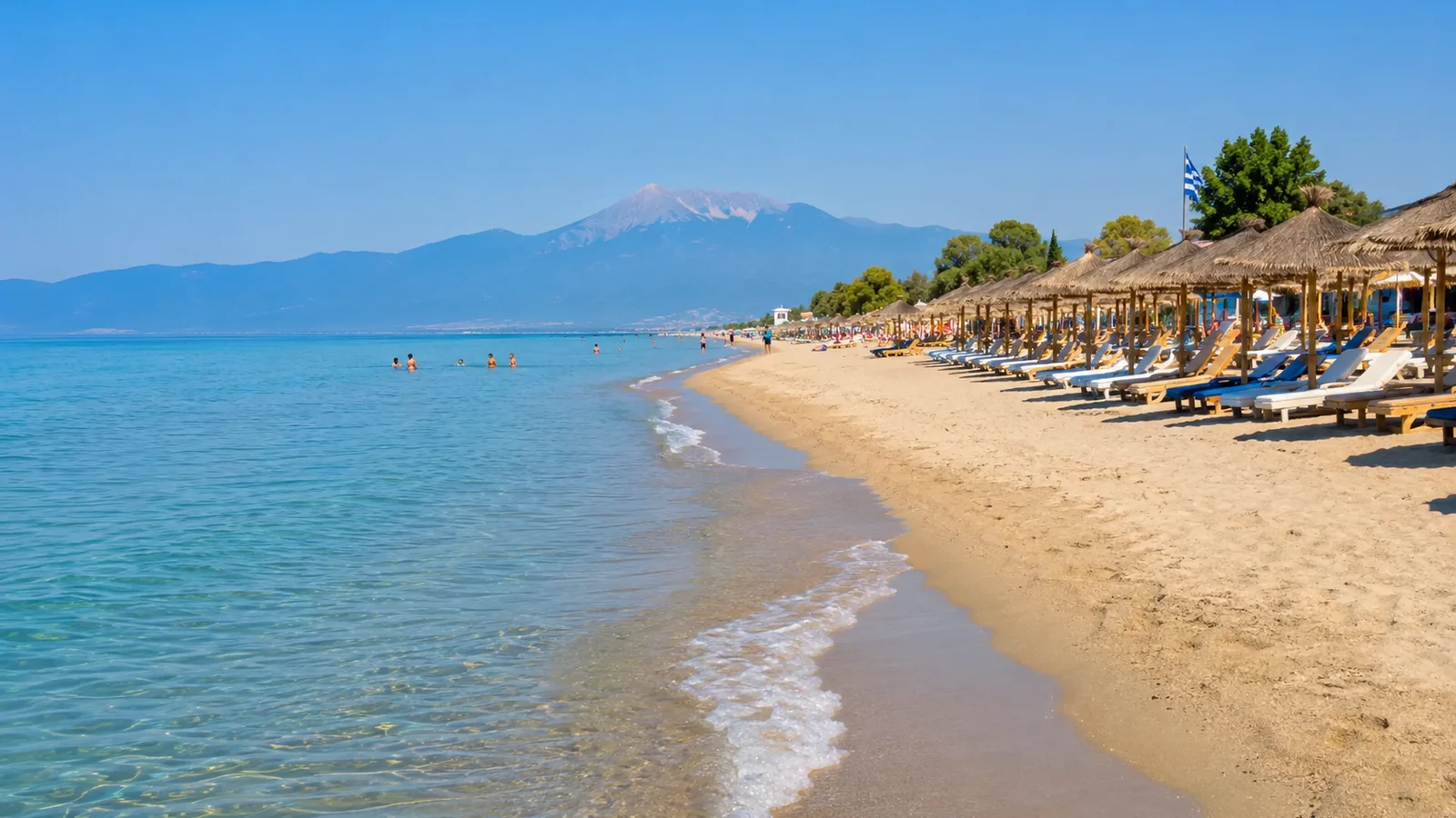 Plaja din Paralia Katerini, cu Muntele Olimp în fundal